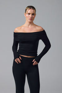 KIRAZE - BARDOT YAKA UZUN KOL PARMAK GEÇMELİ T-SHIRT - SİYAH